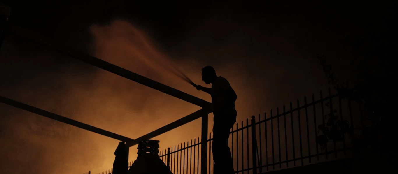 «Δεν υπάρχει ούτε ένα πυροσβεστικό»: Εκλιπαρούν οι κάτοικοι των Αφιδνών - Μέτωπο και προς το Καπανδρίτι (βίντεο)